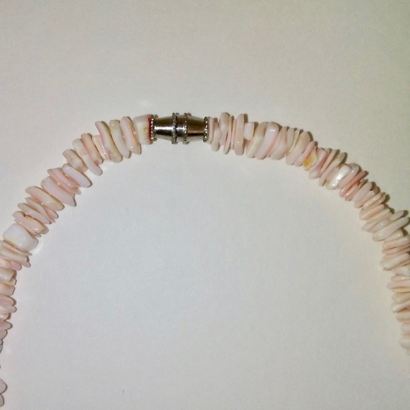 VTG 70s Hawaiian Pink & White Puka Chip Shell Necklace - Picture 6 of 6